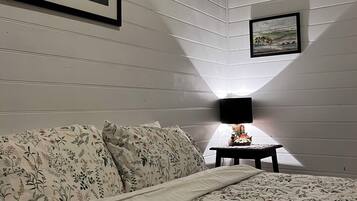 3 bedrooms, iron/ironing board, bed sheets