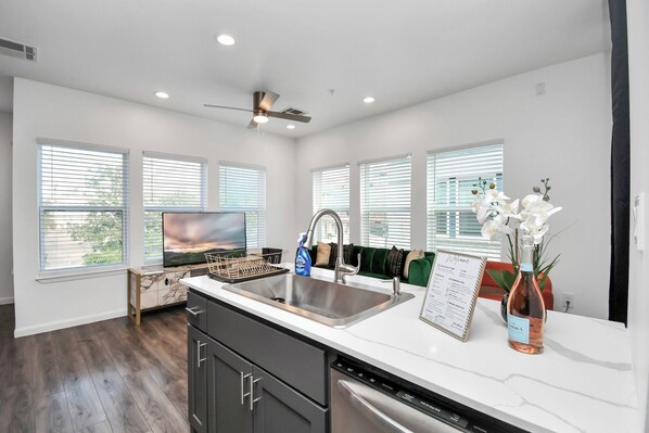 Interior - Serenity Studios: Near Medical Center & Museum District (Houston)