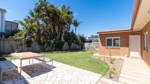 Outdoor dining - Sandscape Rye Retreat (Rye)
