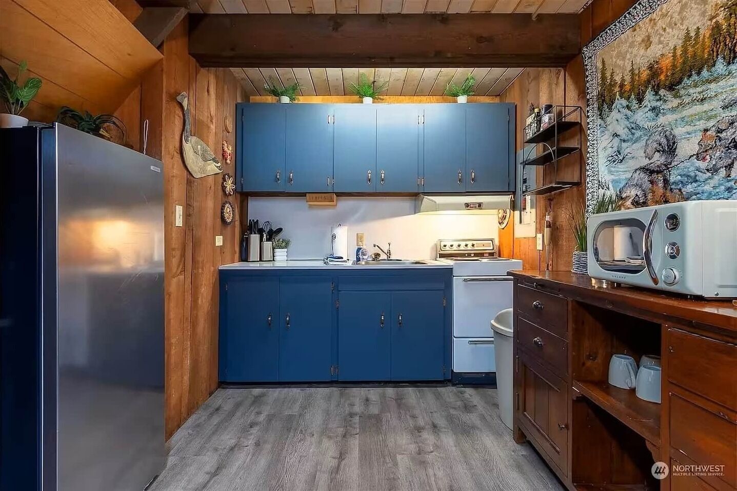 冷蔵庫、電子レンジ、オーブン、コンロ