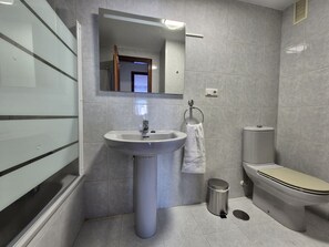 Hair dryer, towels, shampoo - 1A138 Apartamento 2 dormitorios en Gijon (Gijón)