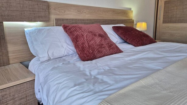 2 chambres, fer et planche à repasser, Wi-Fi gratuit, draps fournis