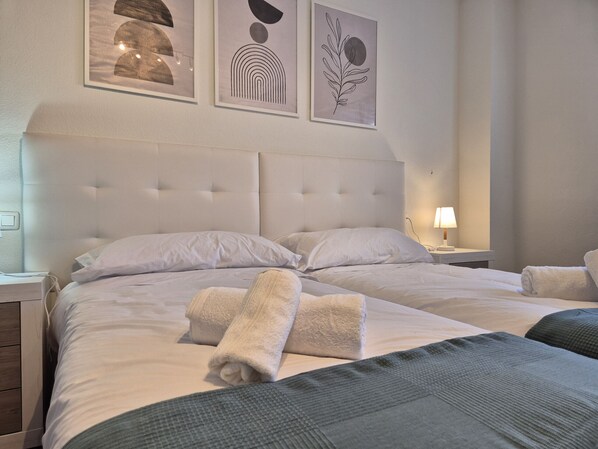 2 chambres, fer et planche à repasser, Wi-Fi gratuit, draps fournis