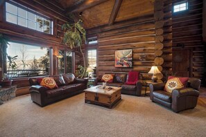 TV, fireplace, stereo, offices - Log Retreat | Walk to Ski Bus (Winter Park)