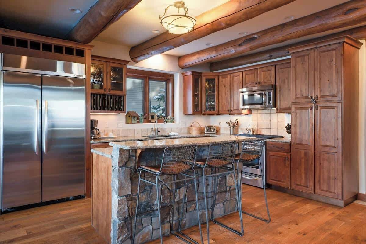 Kylskåp, mikrovågsugn, ugn och spishäll