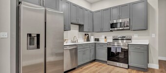 3Bd+65"TV+Crib+8 Min from DT CLE