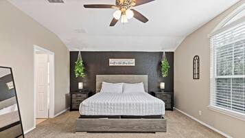 4 habitaciones, tabla de planchar con plancha, wifi y ropa de cama