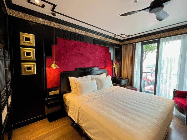 Suite, City View | In-room safe, blackout drapes, soundproofing, iron/ironing board