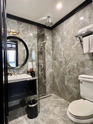 Superior Twin Room | Bathroom | Slippers - Bay Luxury Beijing Hotel (Hanoi)