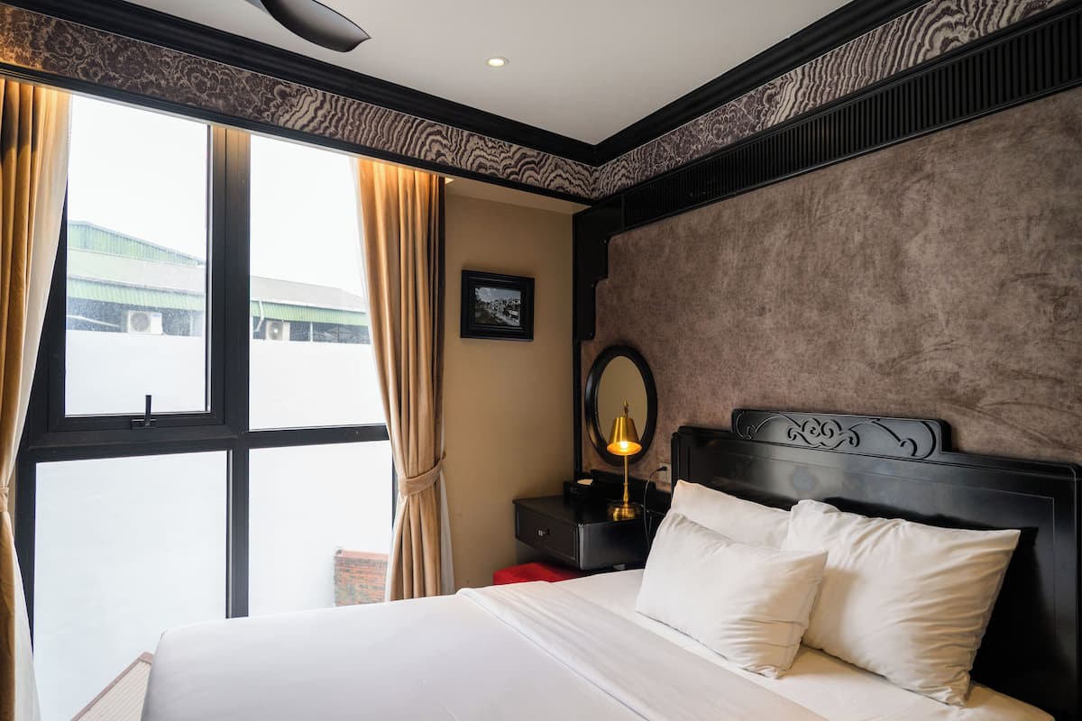 Deluxe Double Room, 1 Queen Bed, City View | In-room safe, blackout drapes, soundproofing, iron/ironing board