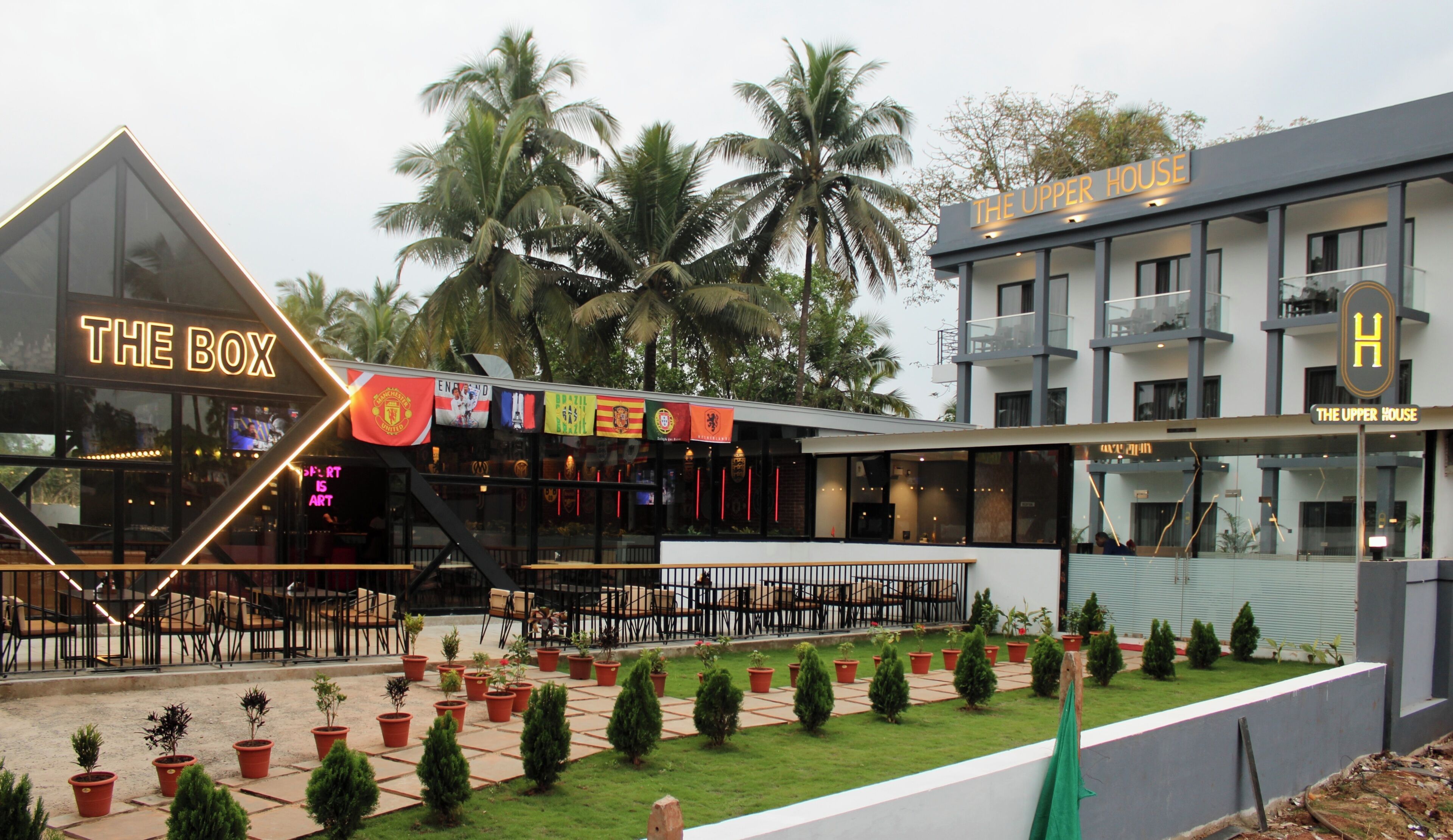 Vista frontal de la propiedad