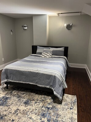 2 slaapkamers, een strijkplank/strijkijzer, wifi, beddengoed