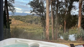 Tina de hidromasaje al aire libre