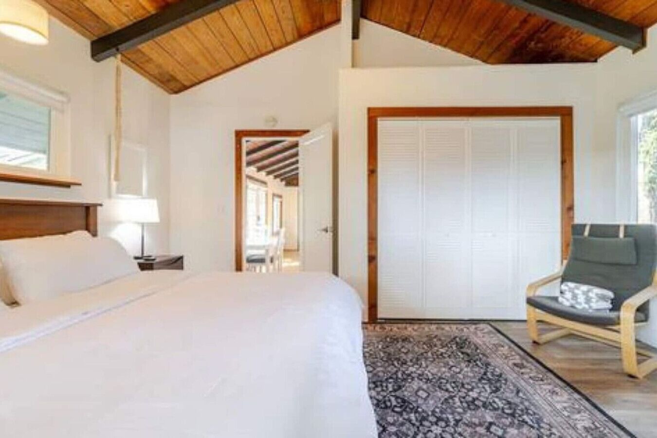 2 habitaciones, escritorio, tabla de planchar con plancha y wifi gratis 