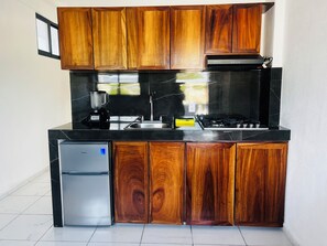 Cookware/dishes/utensils