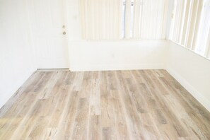 Interior - Charming - 4BR - Near Beaches - Front Yard - Parking (Gulfport)