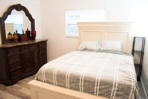 4 chambres, fer et planche à repasser, accès au Wi-Fi (inclus)