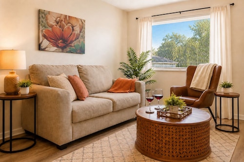 Comfy Retreat - Very Quiet - King Bed - Minutes to Kadlec Hospital & PNNL