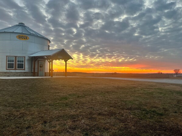 المنشأة من الخارج