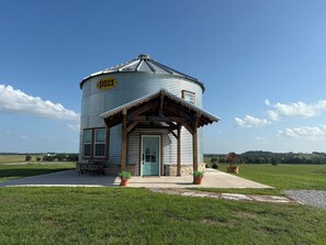 المنشأة من الخارج