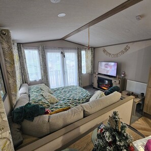 WiFi, bed sheets
