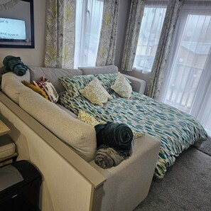 WiFi, bed sheets