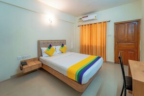 Standard Room | Individually furnished, desk, blackout drapes, iron/ironing board - Itsy Hotels De Classio (Nerul)