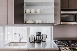 Kylskåp, mikrovågsugn, ugn och diskmaskin