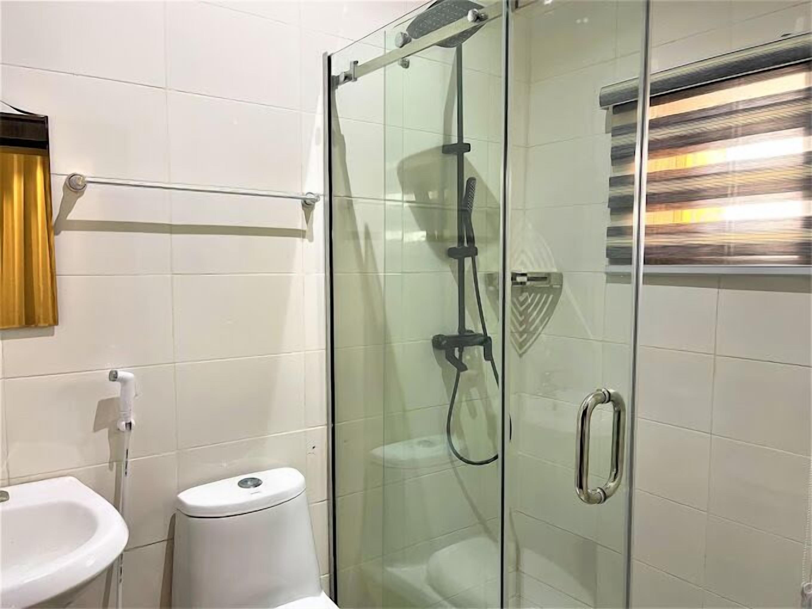 Economy Apartment, Balcony, City View | Bathroom | Hair dryer, towels, soap, shampoo