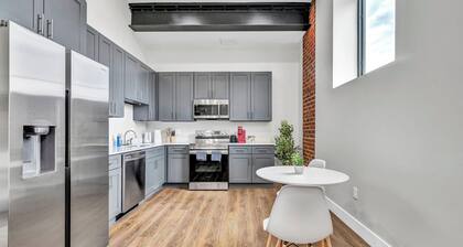CozyStudio+65"TV+8Min from DT CLE