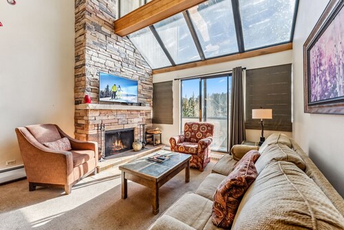 Breck Ski-In/Ski-Out Condo with Resort Amenities