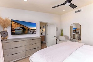 3 bedrooms, WiFi, bed sheets - Updated Oasis w/ Private Yard, BBQ & Hot Tub (Lake Havasu City)