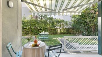 Tempat makan outdoor