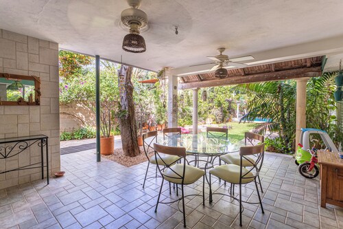 Delightful Family Retreat With Pool