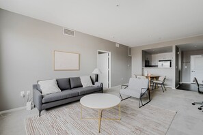 TV, stereo - Blueground | Santana Row, pool & w/d, nr mall (South Bay)