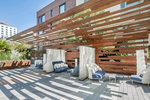 Terrace/patio - Blueground | Mission Bay, pool & w/d, nr museum (San Francisco)