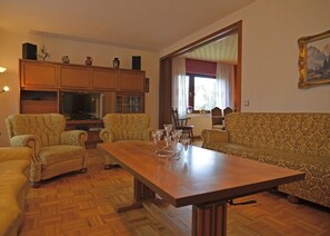 Classic House, 3 Bedrooms | Living room | DVD player - Holiday Home in Hesse With Near Sauerland (Frankenau)