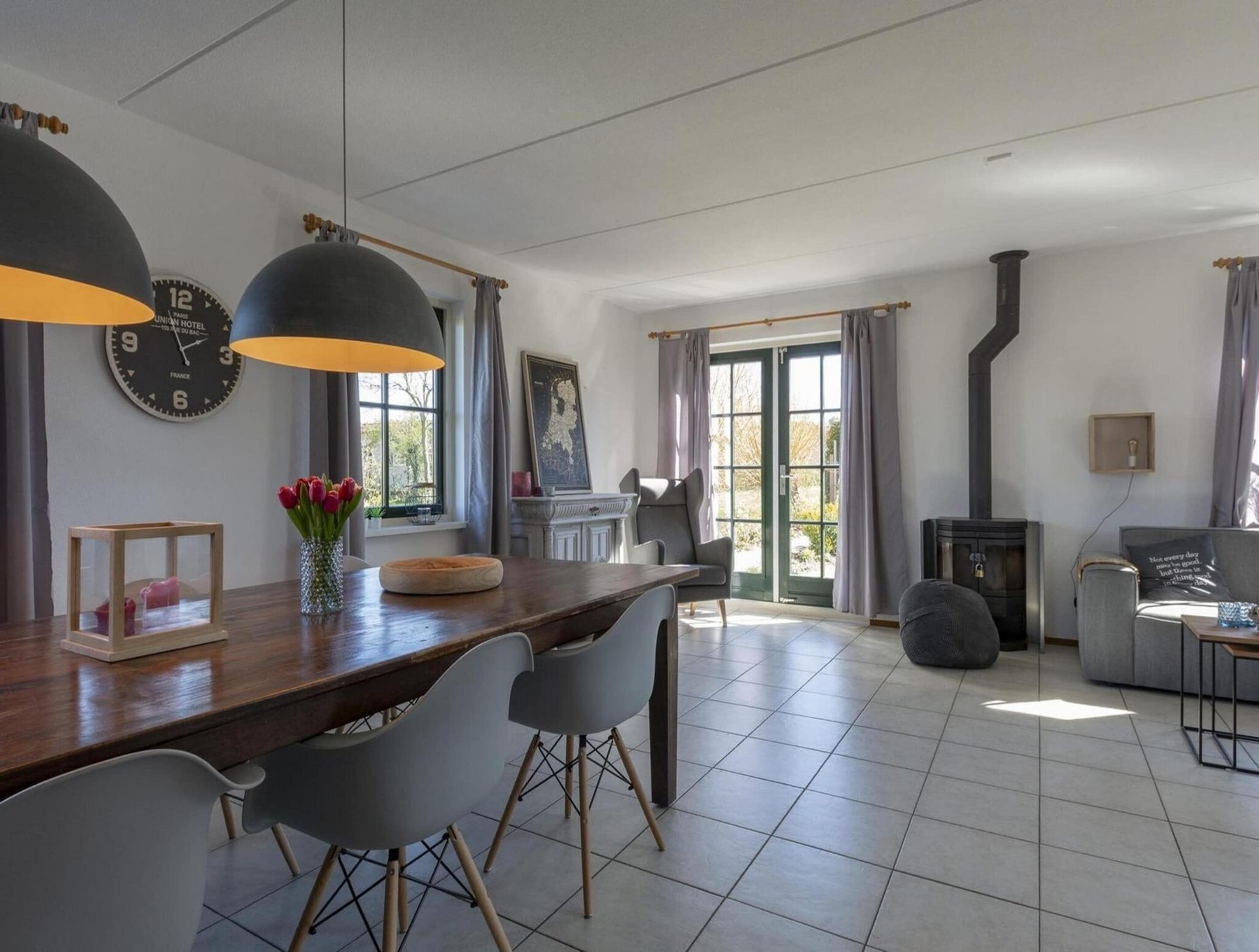 Classic Villa, 2 Bedrooms | Dining