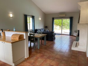 Dining - Luxurious Villa With Terrace in the Rural Chalais (Chalais)