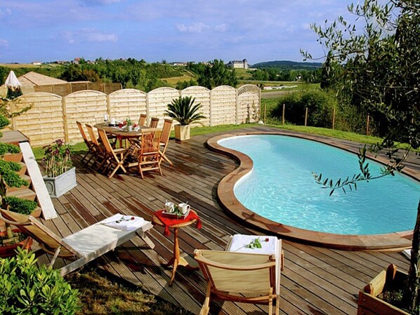 Classic House, 4 Bedrooms | Pool | Indoor pool, outdoor pool - Luxurious Villa With Terrace in the Rural Chalais (Chalais)