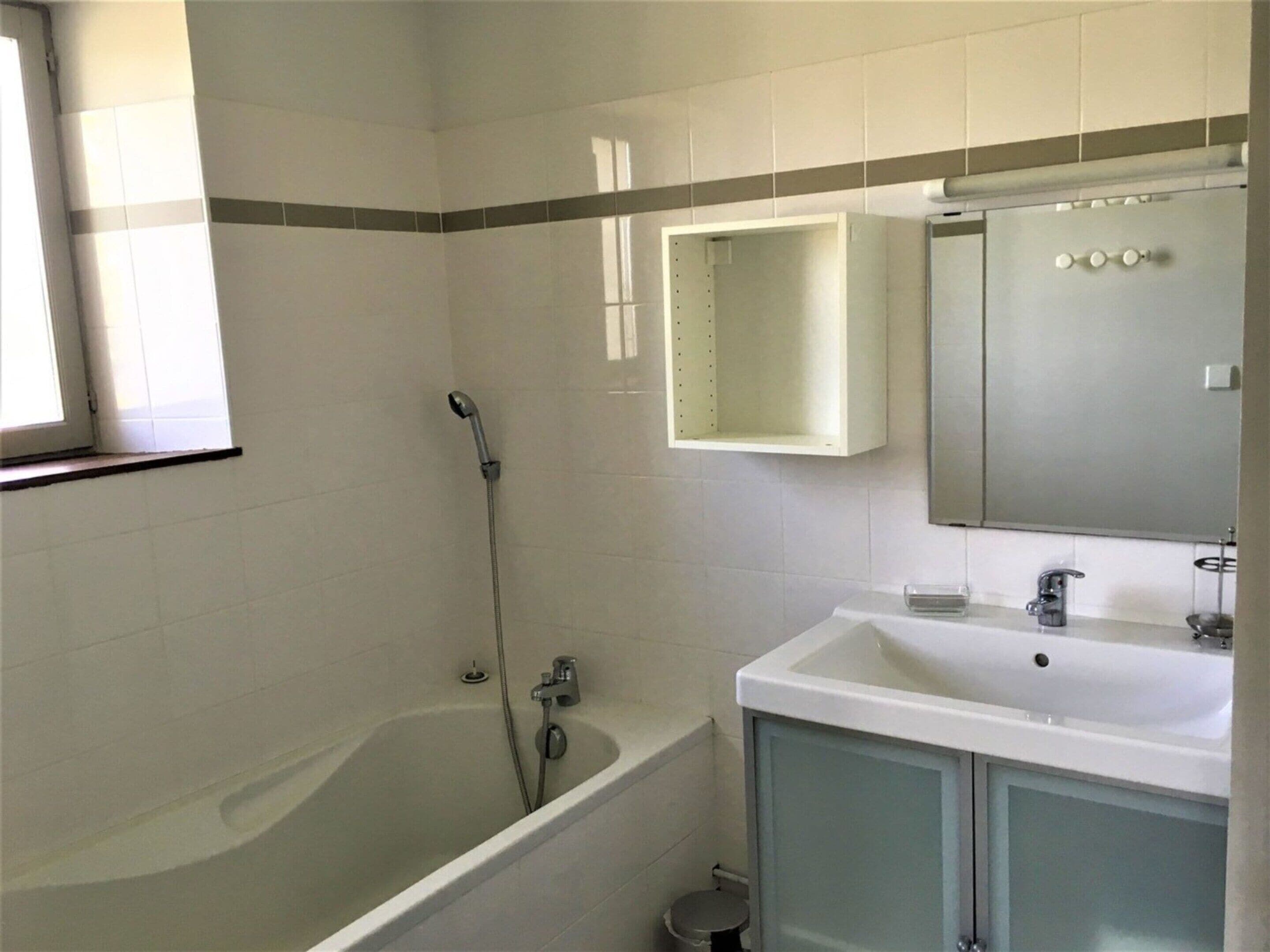 Bathroom | Bathtub