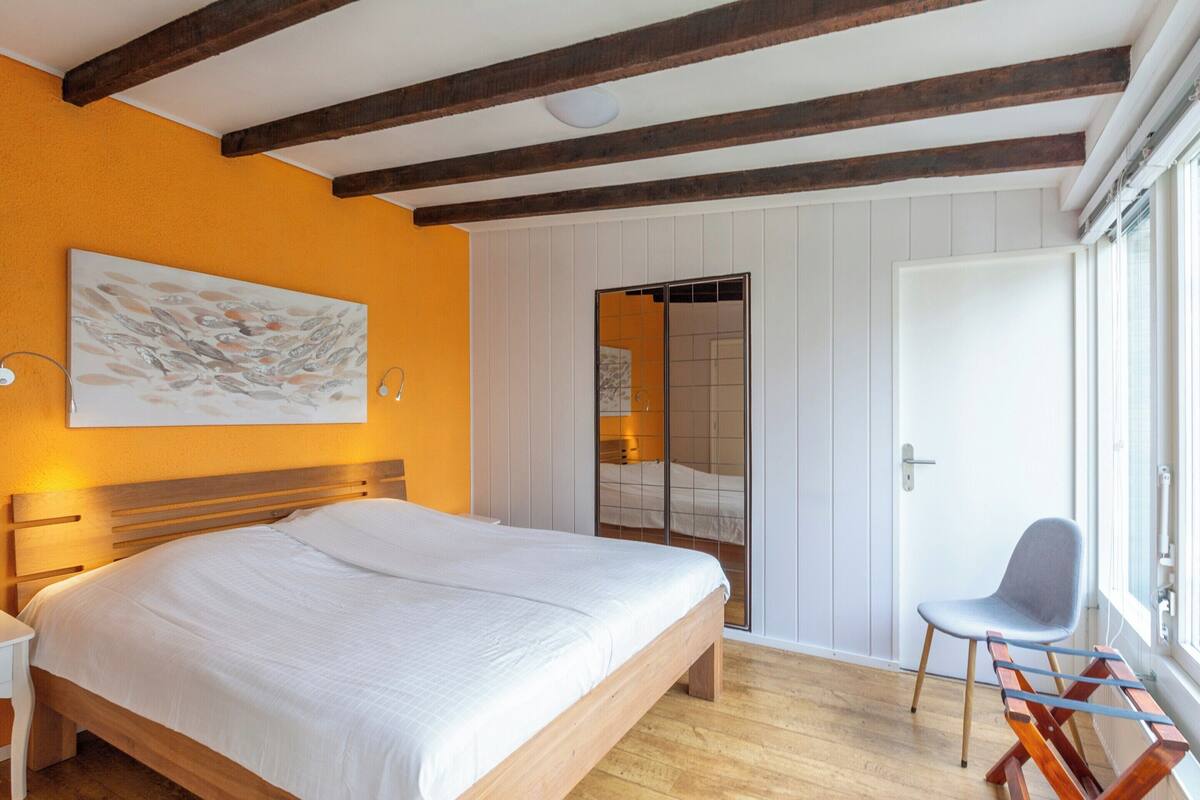 Bangalô romântico, 2 quartos | 16 quartos, individualmente mobiliados, roupa de cama