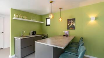 Fridge, microwave, oven, dishwasher