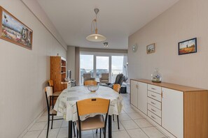Apartment | Dining - Apartment in Blankenberge Near Seafront (Blankenberge)