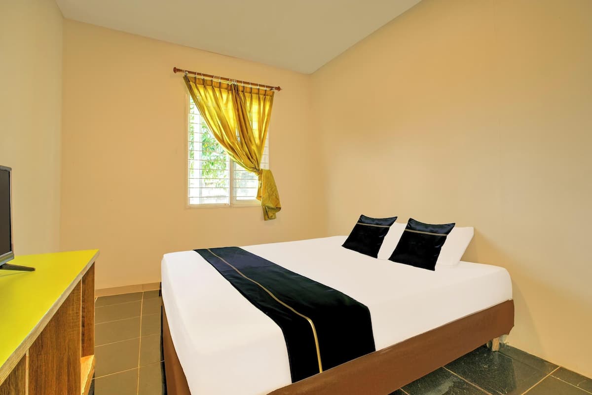 WiFi (free), bed sheets