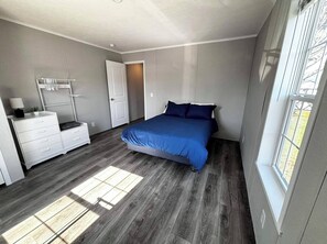 2 makuuhuonetta, silitysrauta/-lauta, ilmainen Wi-Fi, vuodevaatteet