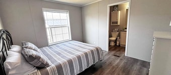 Charming 2BR Warren House
