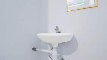 Standard Double Room | Bathroom | Shower, towels, shampoo