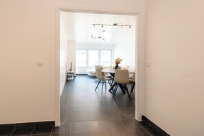 Apartment | Dining - Apartment in Ostend Near Shopping Street (Ostend)