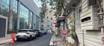Korea Univ. station simple house